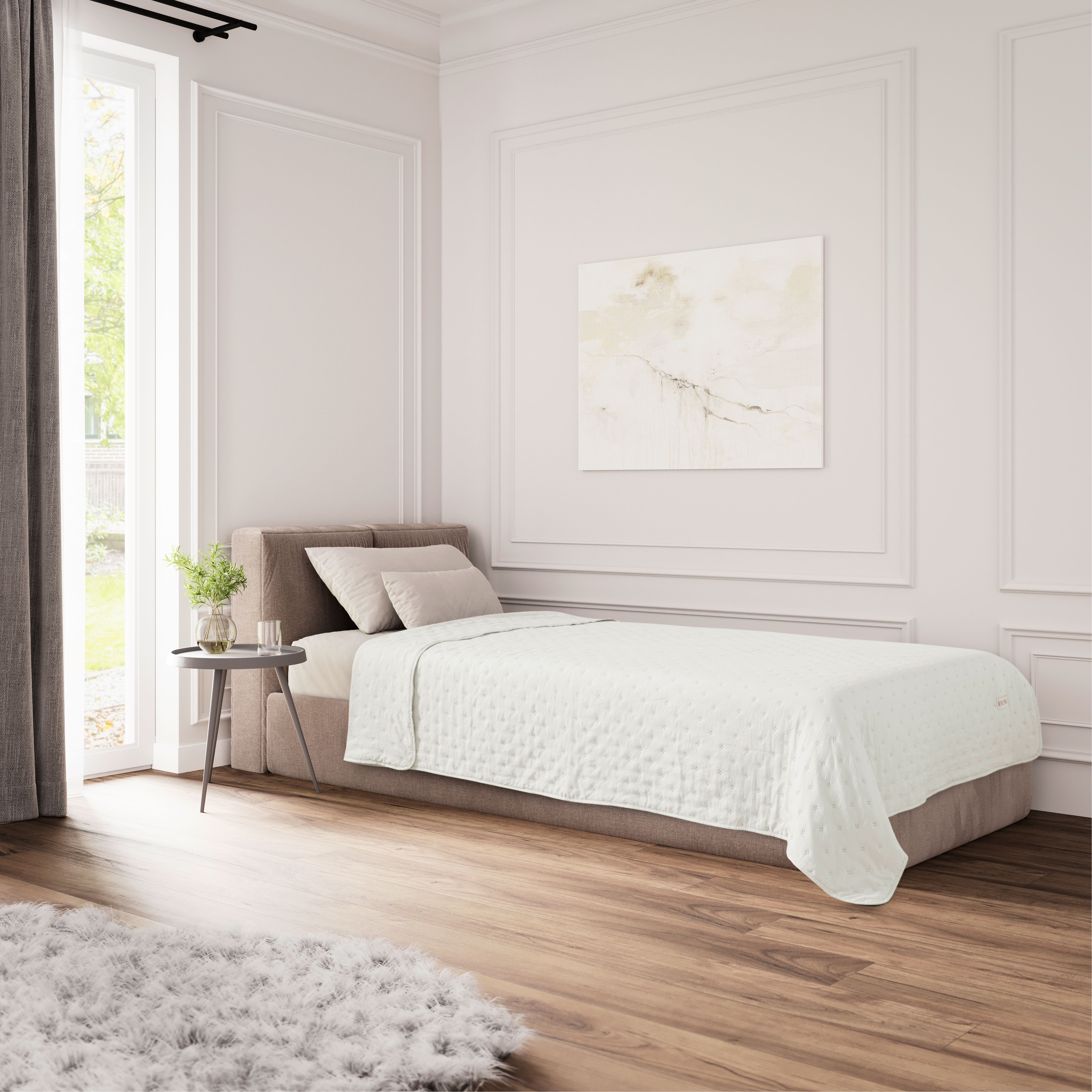 Bett, Schlafzimmer, Nachttisch, weiße Quiltdecke, Wandkunst