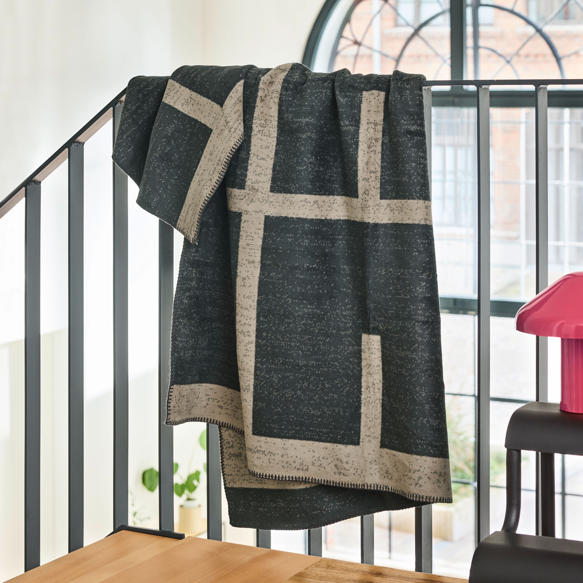 Wolltuch, Decke, Geometrisches Muster, Strickstruktur, dunkelgrau
