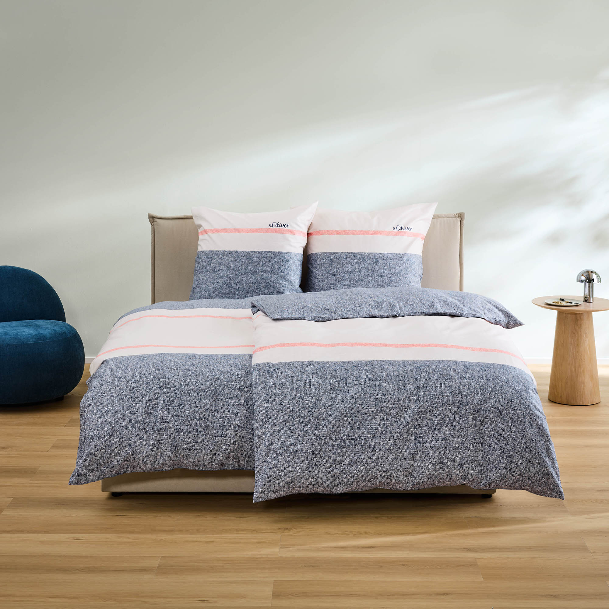 Moebel, Kissen, Dekoration für Zuhause, Bett, Bettlaken