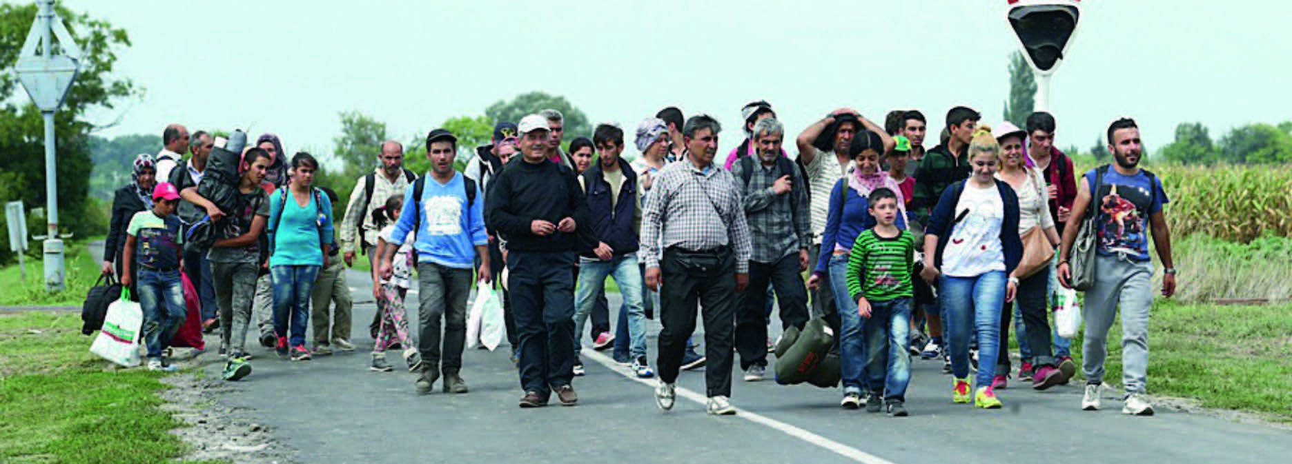 Person, Gehen, Leute, Hosen, Bushaltestelle