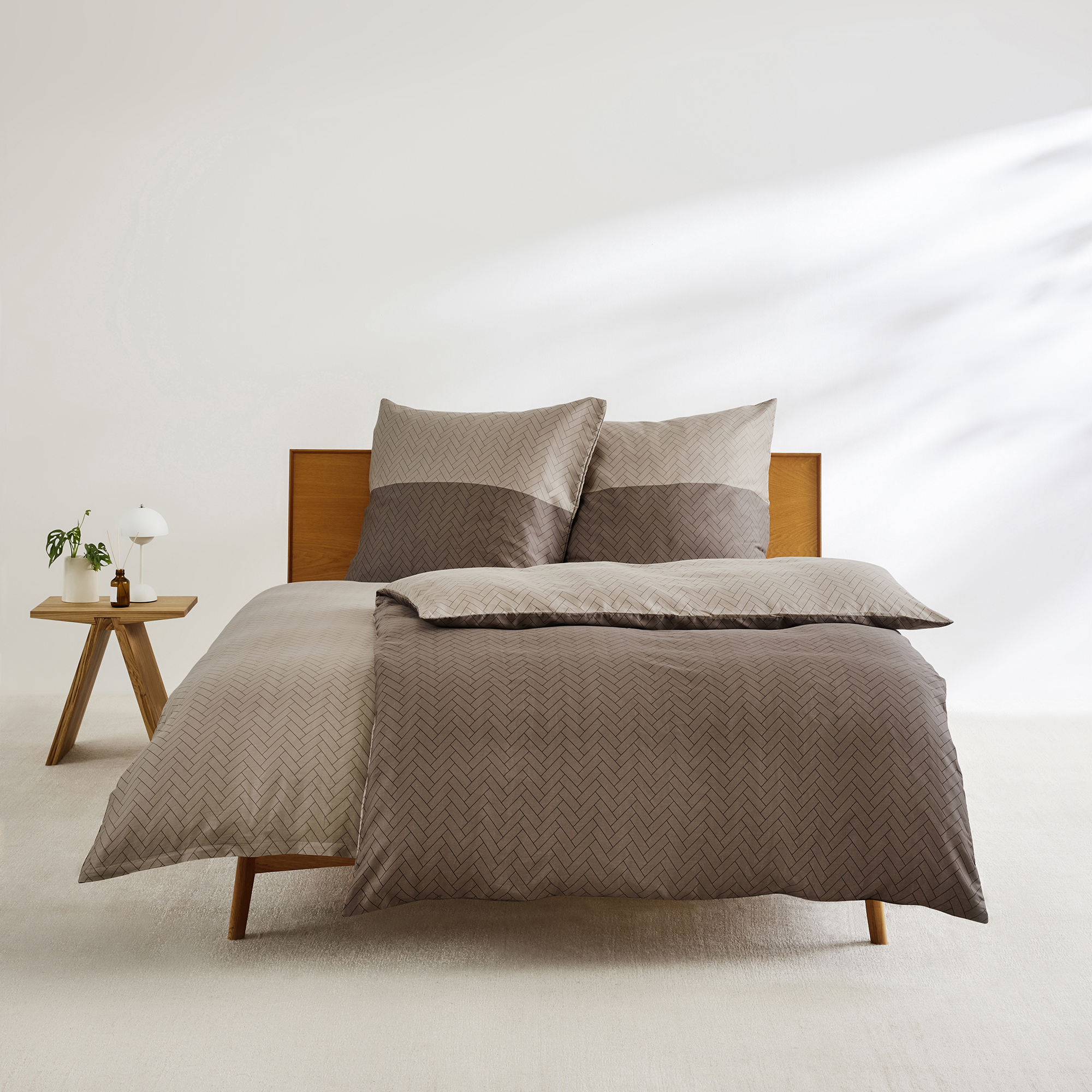 Furniture, Cushion, Plant, Bed, Lamp