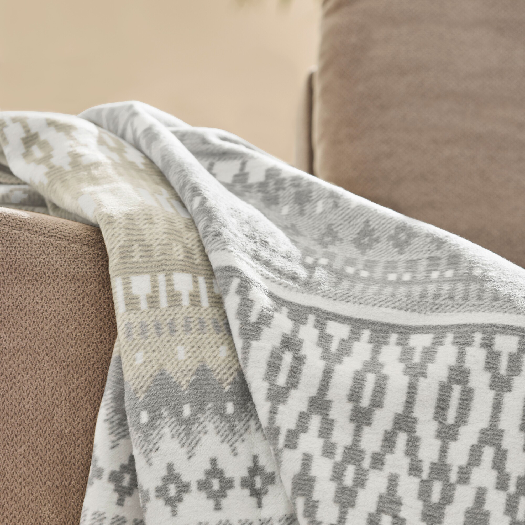 Decke, Plaiddecke, Strickdecke, Grau, Geometrisches Muster