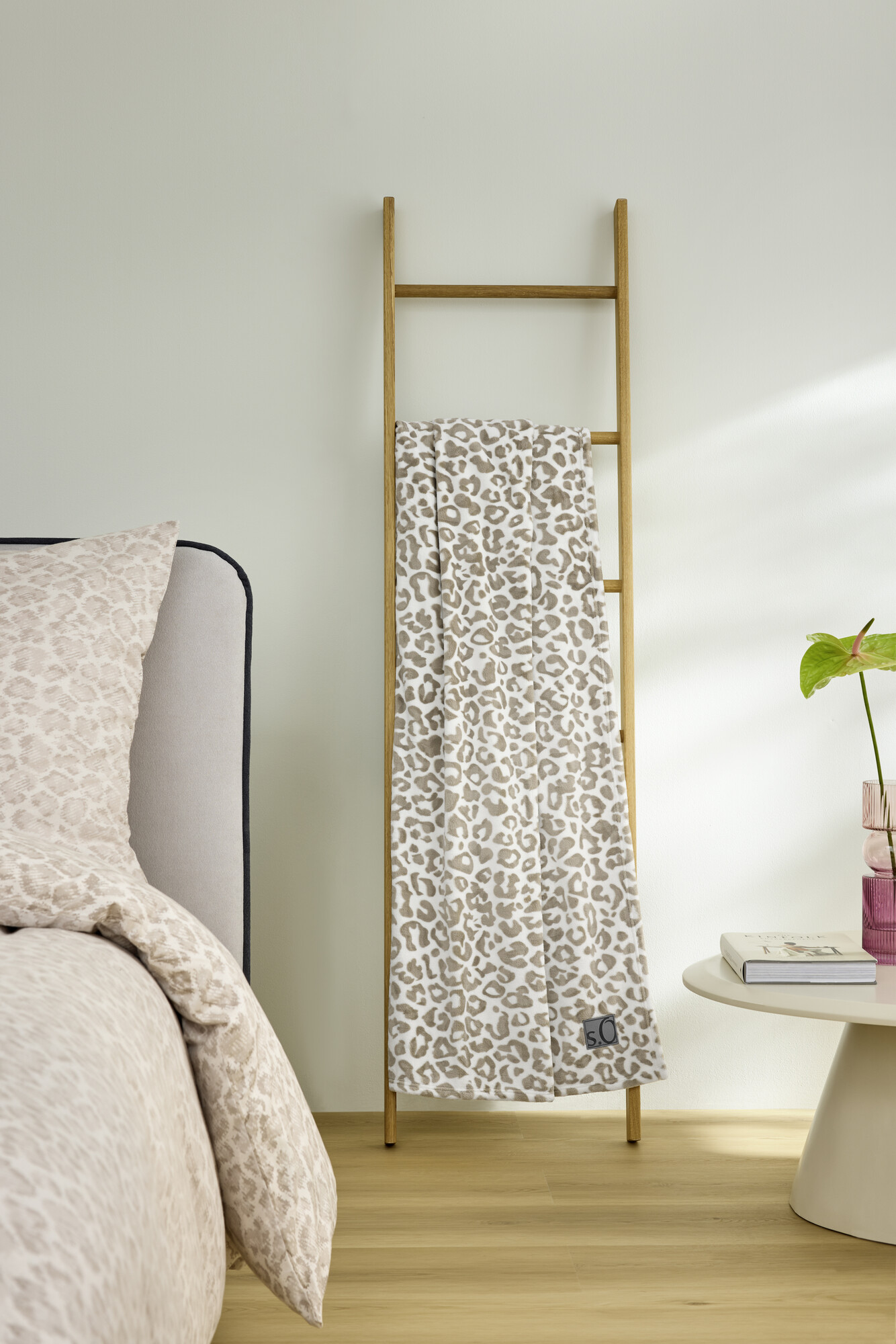 handtuch, leopard, muster, badezimmer, textil, Handtuch, Leinen, Leopard, Beige, Bad-Dekoration, handtuch, leopard, handtuchstange, holz, holzstange